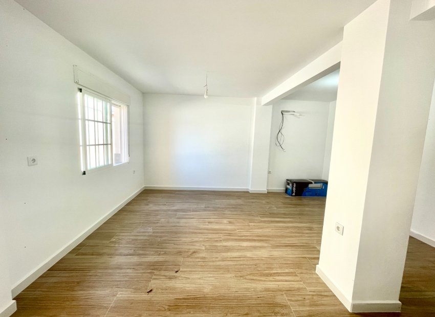 Resale - Townhouse / Duplex / Corner - Daya Vieja