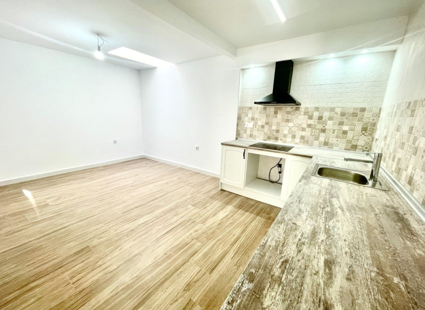 Resale - Townhouse / Duplex / Corner - Daya Vieja
