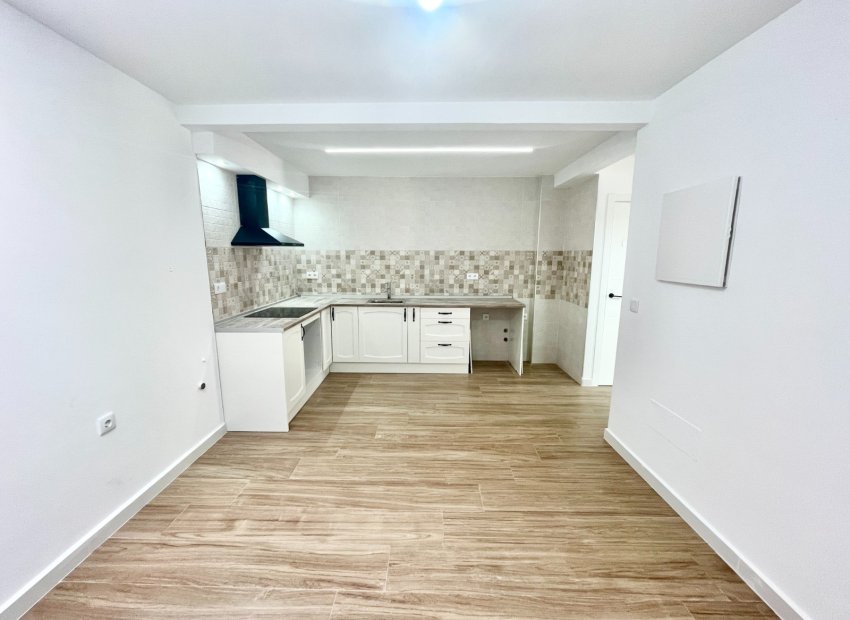 Resale - Townhouse / Duplex / Corner - Daya Vieja