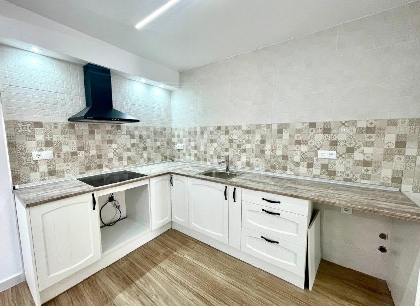 Resale - Townhouse / Duplex / Corner - Daya Vieja