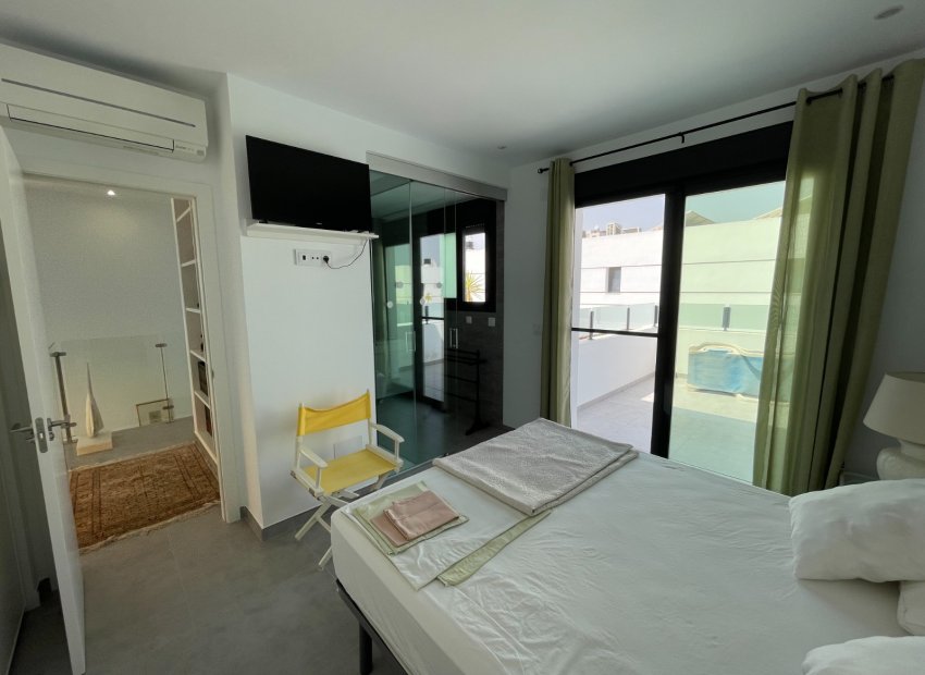 Resale - Townhouse / Duplex / Corner - Dolores - Alicante