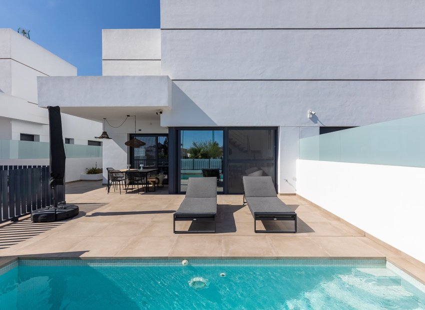 Resale - Townhouse / Duplex / Corner - Dolores