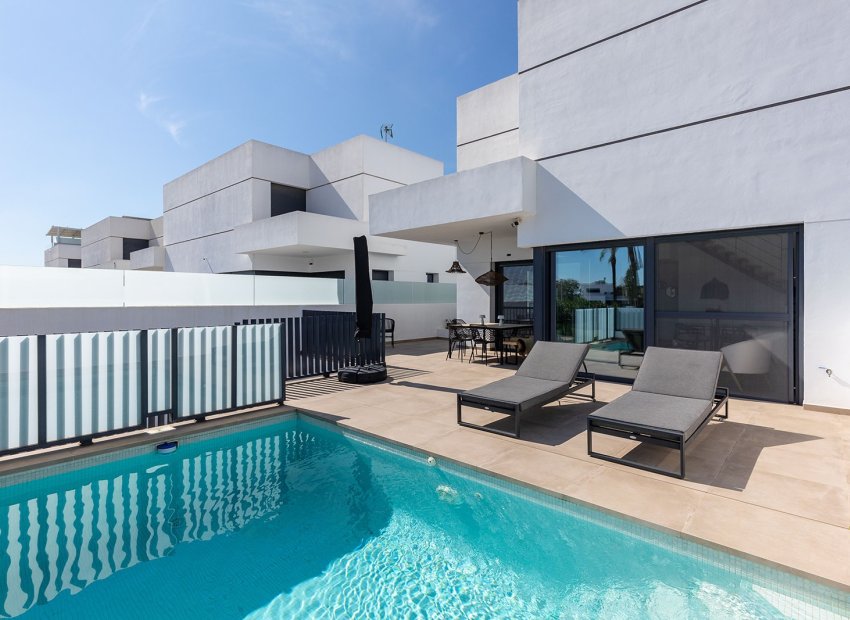 Resale - Townhouse / Duplex / Corner - Dolores