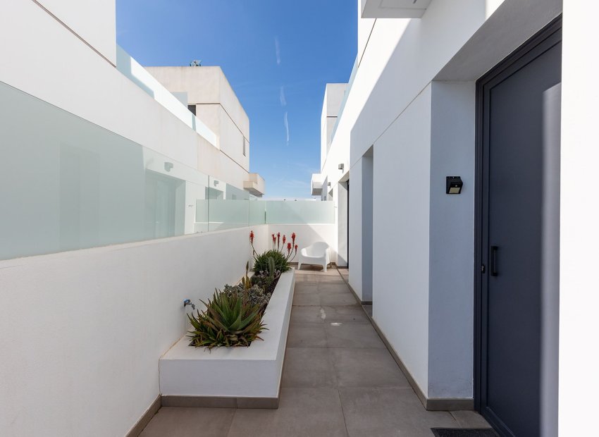 Resale - Townhouse / Duplex / Corner - Dolores