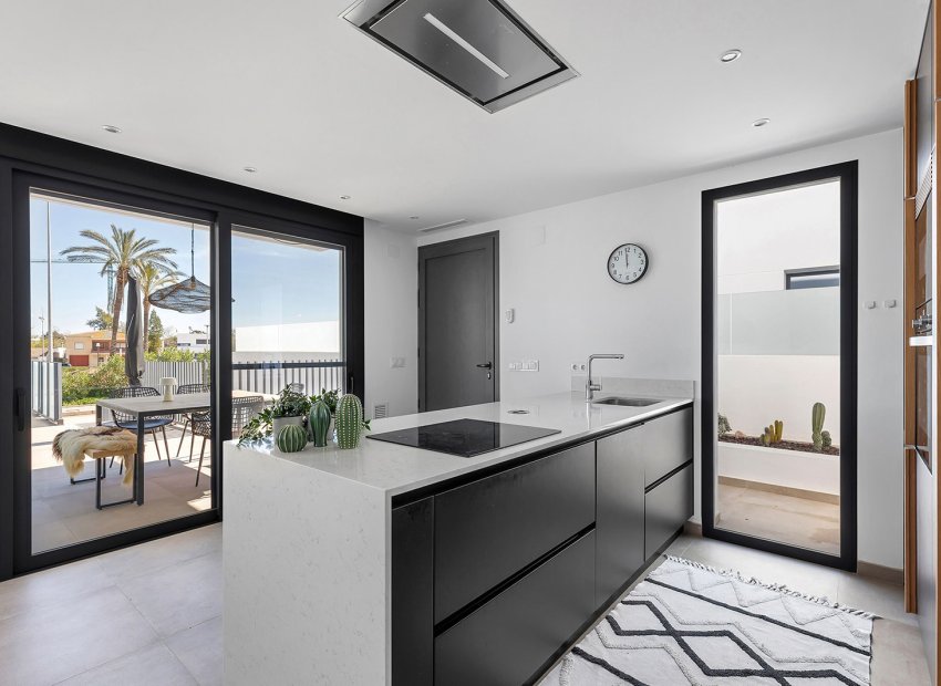 Resale - Townhouse / Duplex / Corner - Dolores