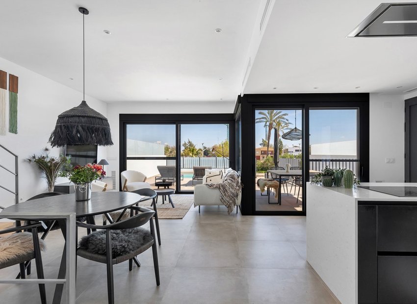 Resale - Townhouse / Duplex / Corner - Dolores