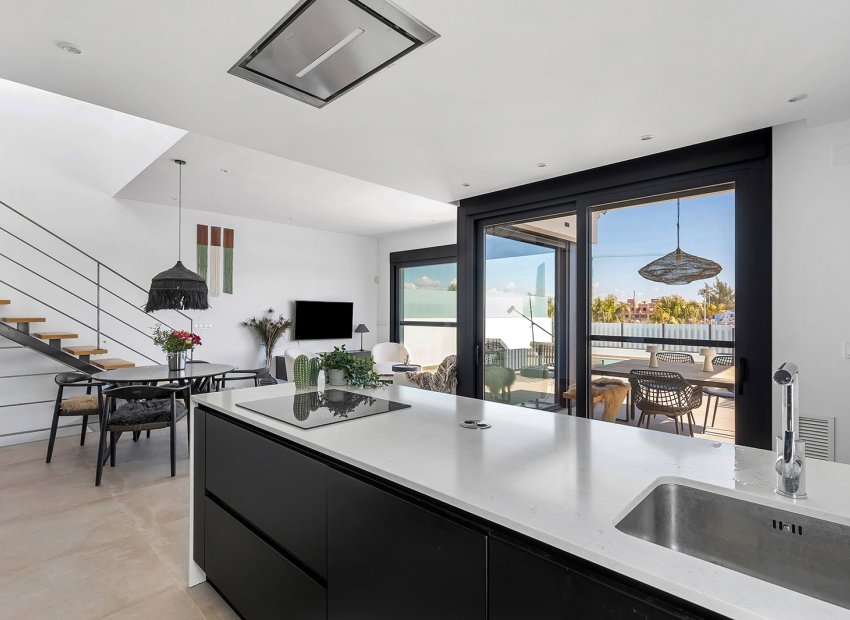 Resale - Townhouse / Duplex / Corner - Dolores