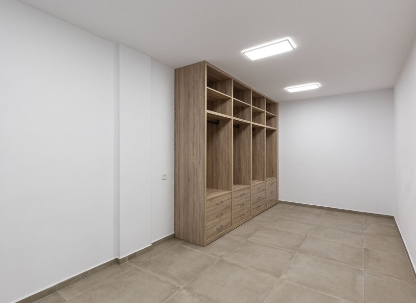 Resale - Townhouse / Duplex / Corner - Dolores