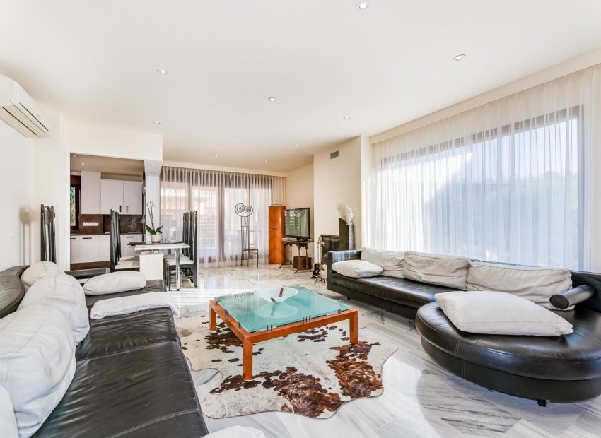 Resale - Townhouse / Duplex / Corner - Estepoa - Selwo