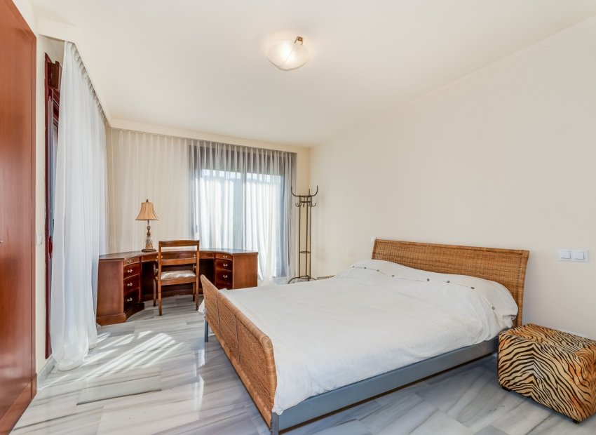 Resale - Townhouse / Duplex / Corner - Estepoa - Selwo