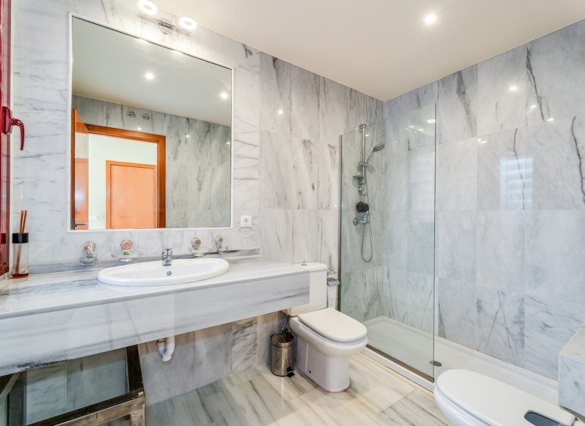 Resale - Townhouse / Duplex / Corner - Estepoa - Selwo