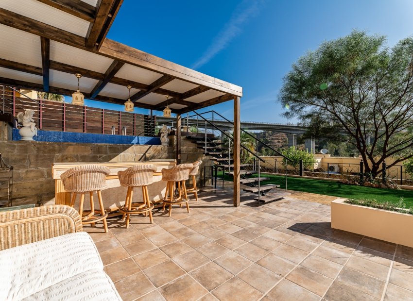 Resale - Townhouse / Duplex / Corner - Estepoa - Selwo