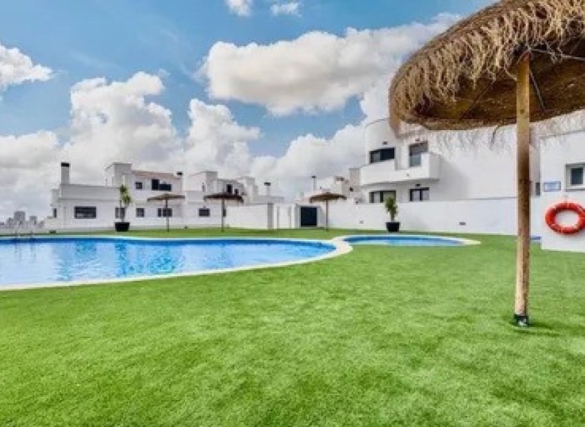 Resale - Townhouse / Duplex / Corner - Finestrat - Urbanización