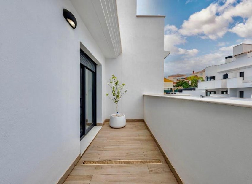 Resale - Townhouse / Duplex / Corner - Finestrat - Urbanización