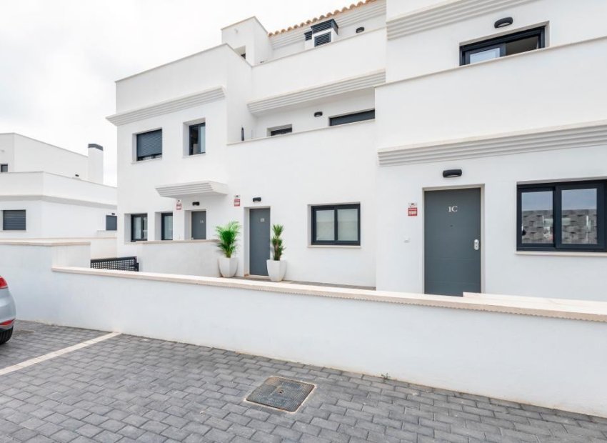 Resale - Townhouse / Duplex / Corner - Finestrat - Urbanización