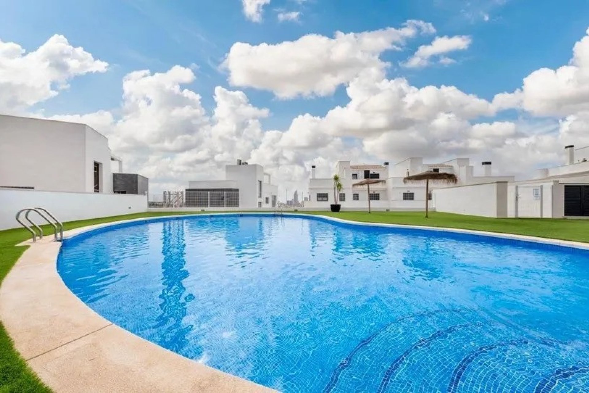 Resale - Townhouse / Duplex / Corner - Finestrat - Urbanización