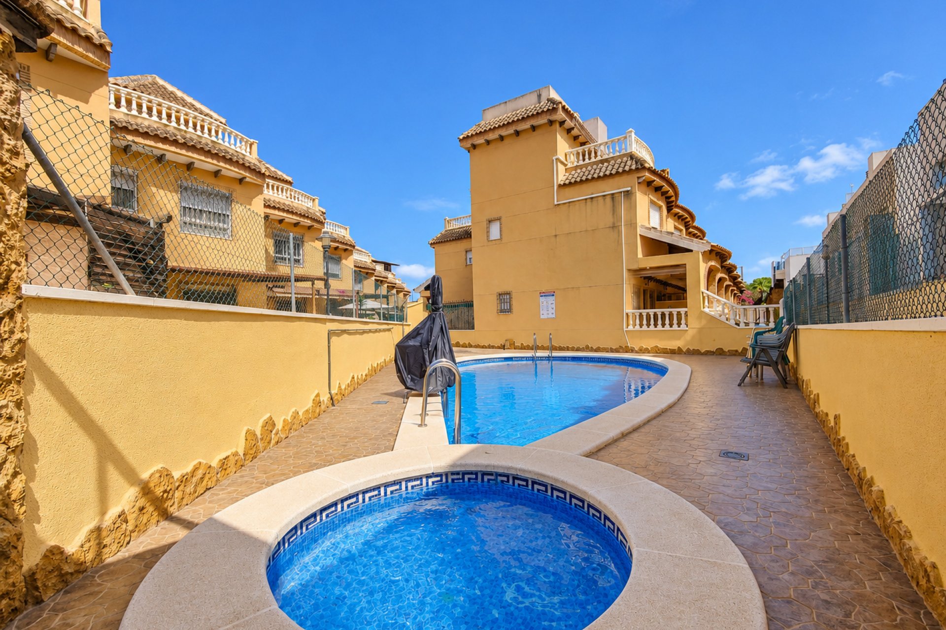 Resale - Townhouse / Duplex / Corner - Guardamar del Segura - Center - El Raso