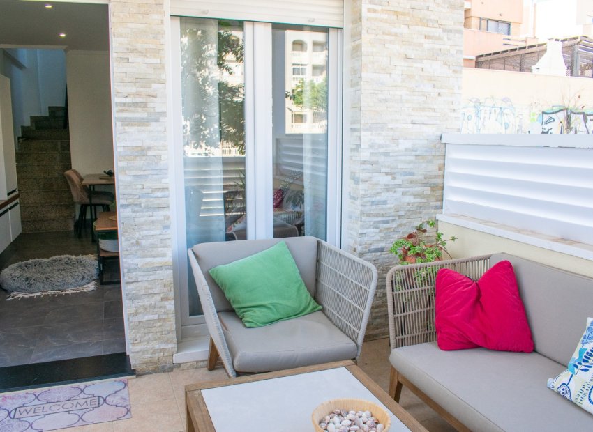 Resale - Townhouse / Duplex / Corner - Guardamar del Segura - Urbanizaciones