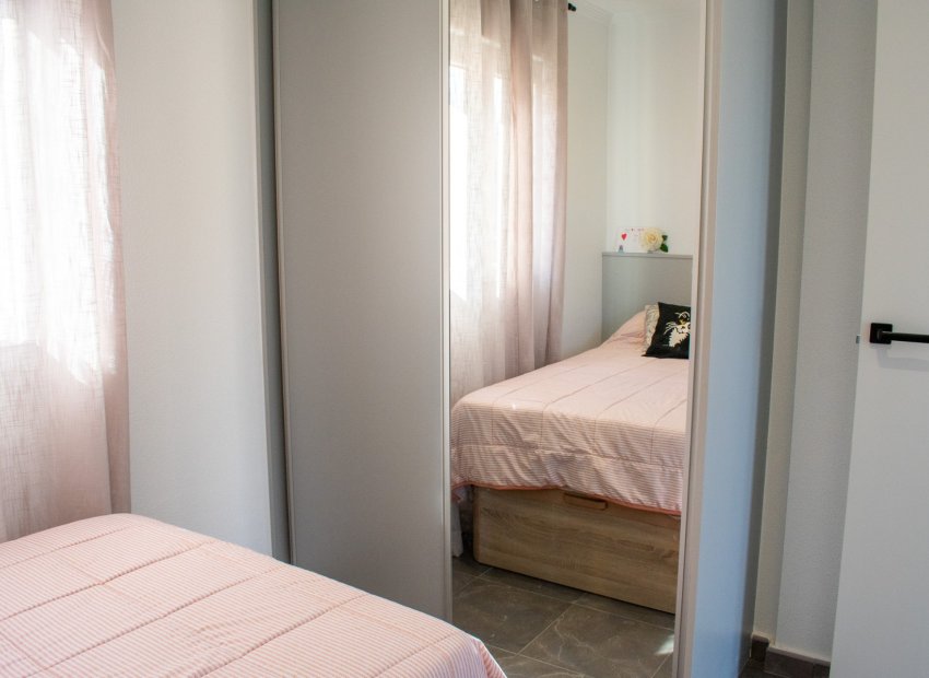 Resale - Townhouse / Duplex / Corner - Guardamar del Segura - Urbanizaciones