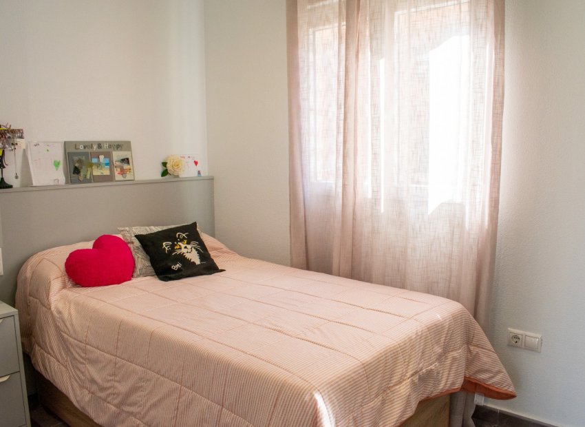 Resale - Townhouse / Duplex / Corner - Guardamar del Segura - Urbanizaciones