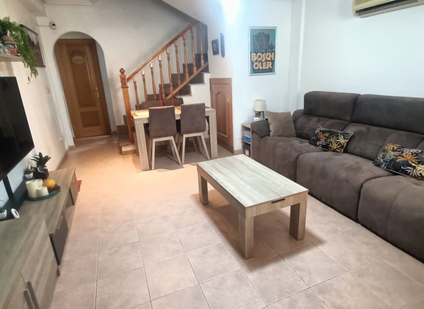 Resale - Townhouse / Duplex / Corner - Guardamar del Segura - Urbanizaciones