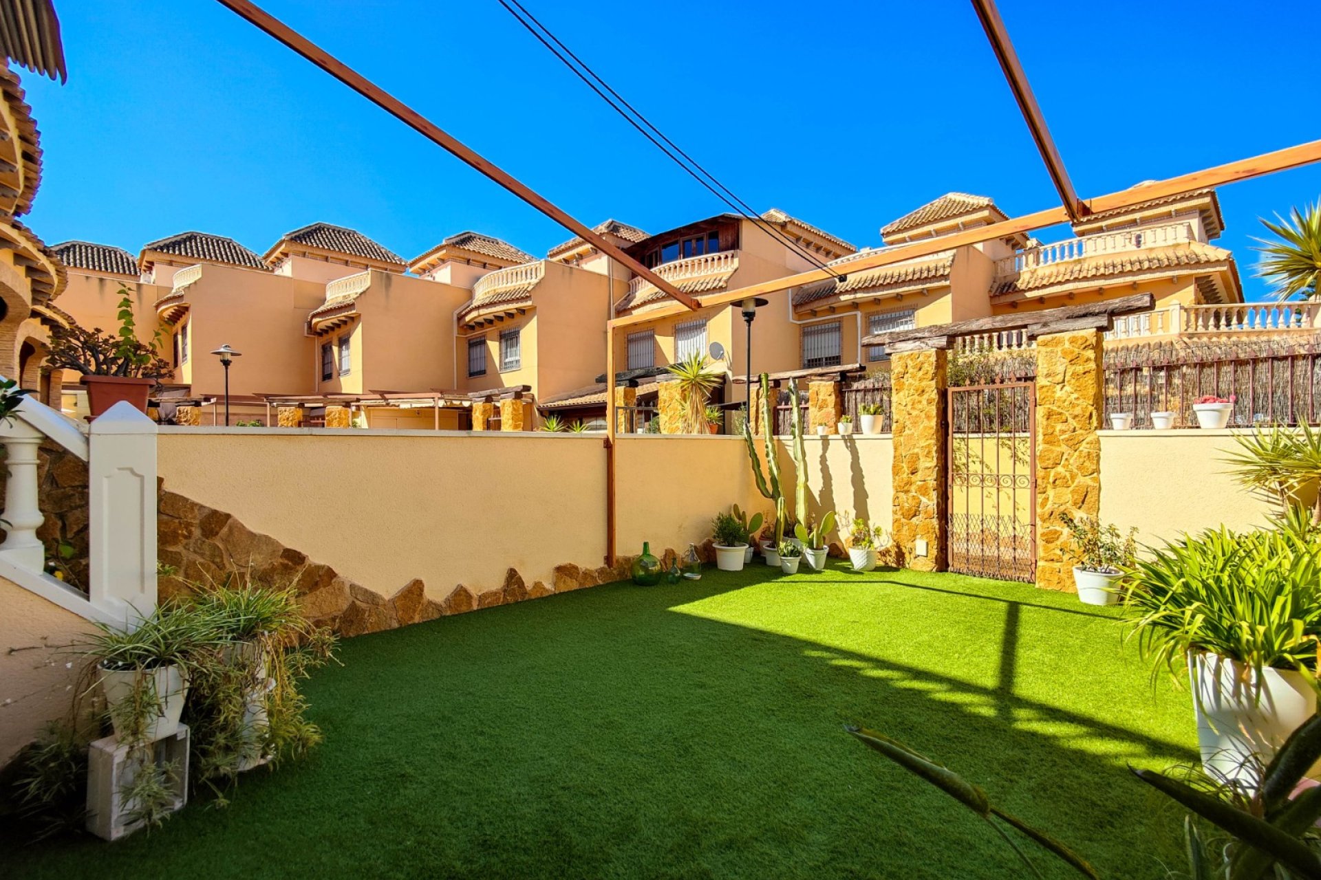 Resale - Townhouse / Duplex / Corner - Guardamar del Segura