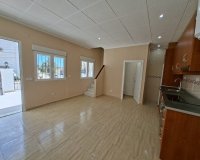Resale - Townhouse / Duplex / Corner - La Marina - La Marina - Urbanization