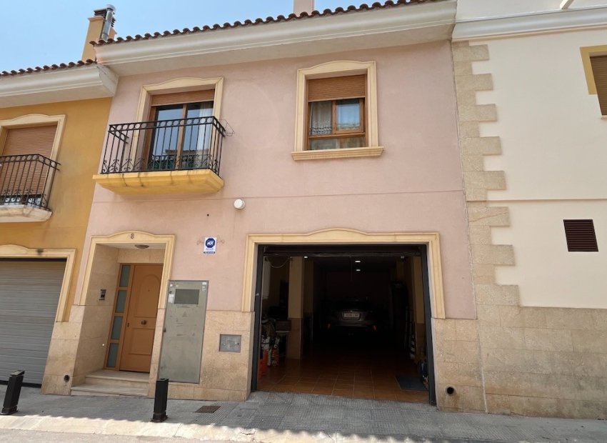 Resale - Townhouse / Duplex / Corner - La Nucía - town