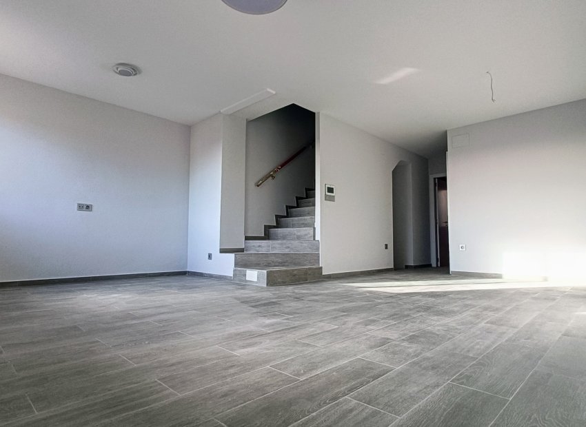 Resale - Townhouse / Duplex / Corner - La Romana