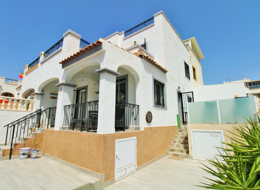Resale - Townhouse / Duplex / Corner - Los Altos