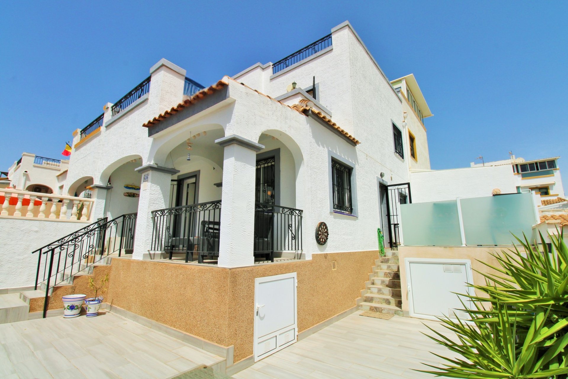 Resale - Townhouse / Duplex / Corner - Los Altos