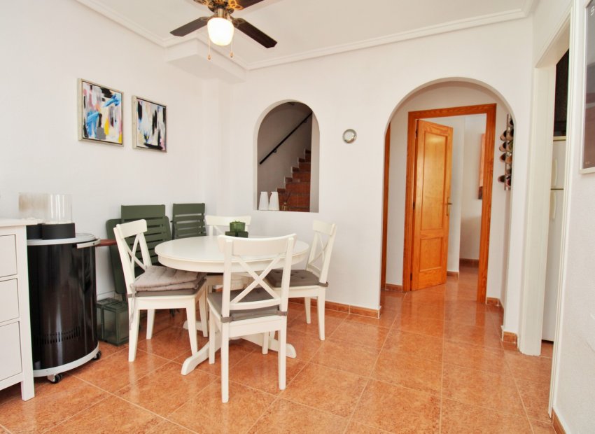 Resale - Townhouse / Duplex / Corner - Los Altos