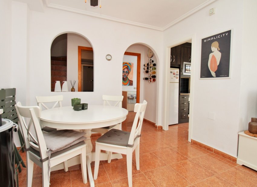 Resale - Townhouse / Duplex / Corner - Los Altos