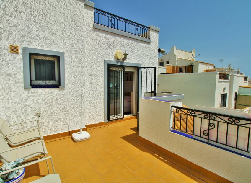 Resale - Townhouse / Duplex / Corner - Los Altos