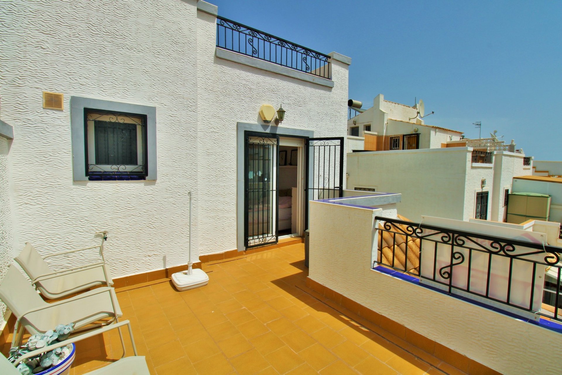Resale - Townhouse / Duplex / Corner - Los Altos