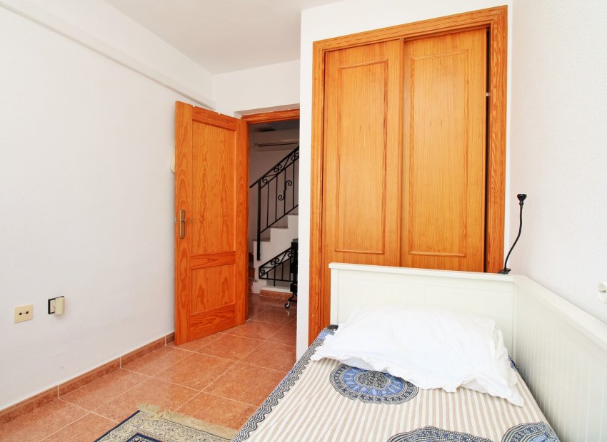 Resale - Townhouse / Duplex / Corner - Los Altos