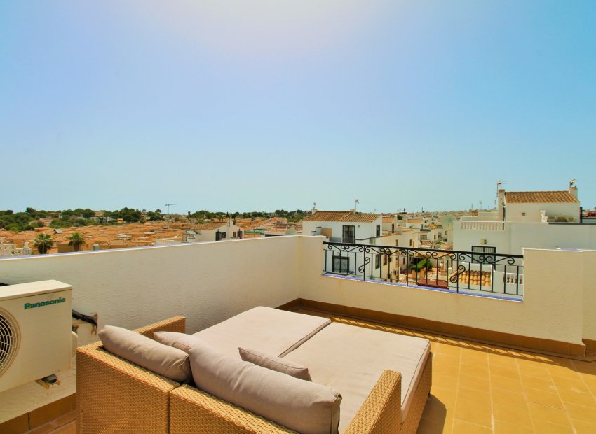 Resale - Townhouse / Duplex / Corner - Los Altos