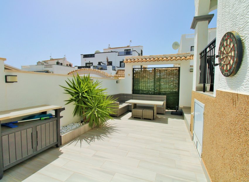 Resale - Townhouse / Duplex / Corner - Los Altos