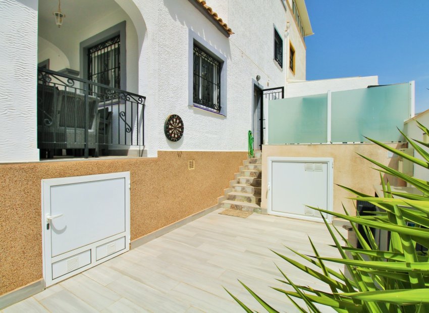 Resale - Townhouse / Duplex / Corner - Los Altos