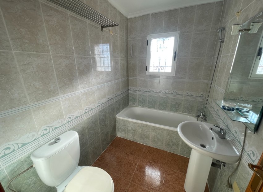 Resale - Townhouse / Duplex / Corner - Los Montesinos - La Herrada