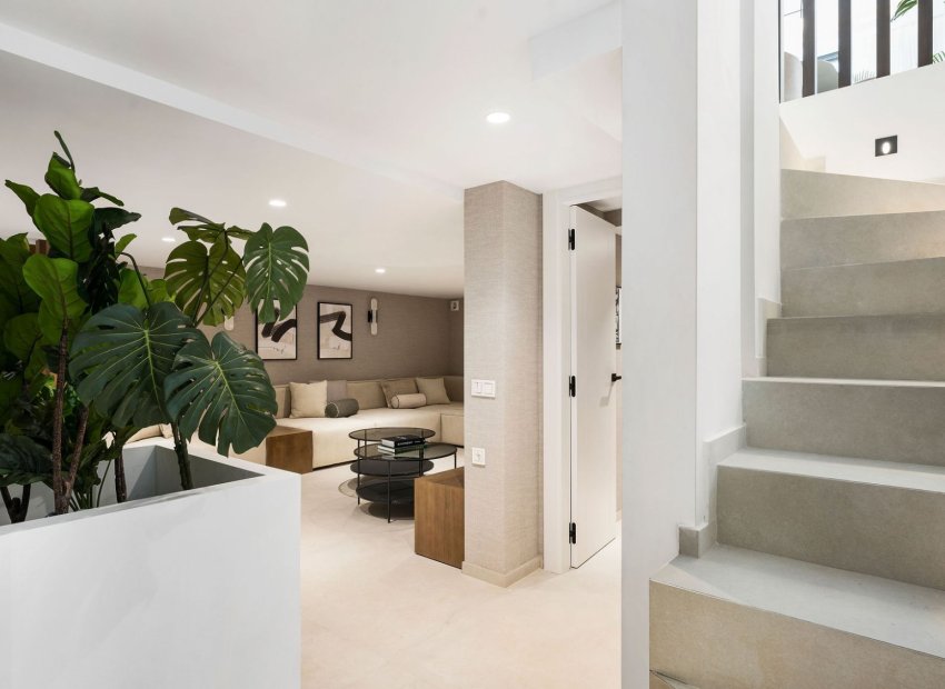 Resale - Townhouse / Duplex / Corner - Marbella - Golden Mile