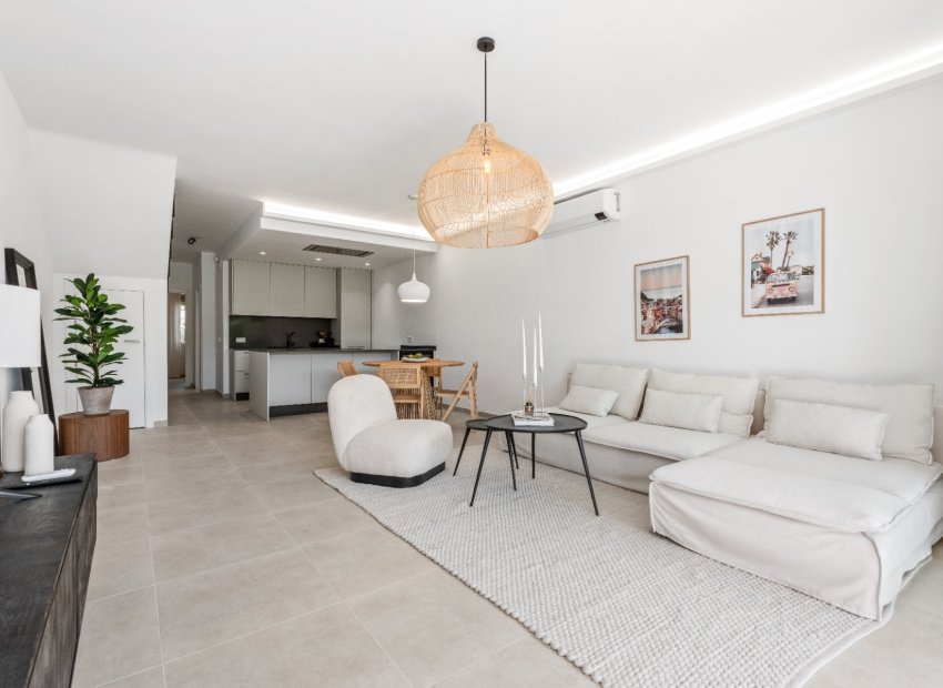 Resale - Townhouse / Duplex / Corner - Marbella - Nueva Andalucía