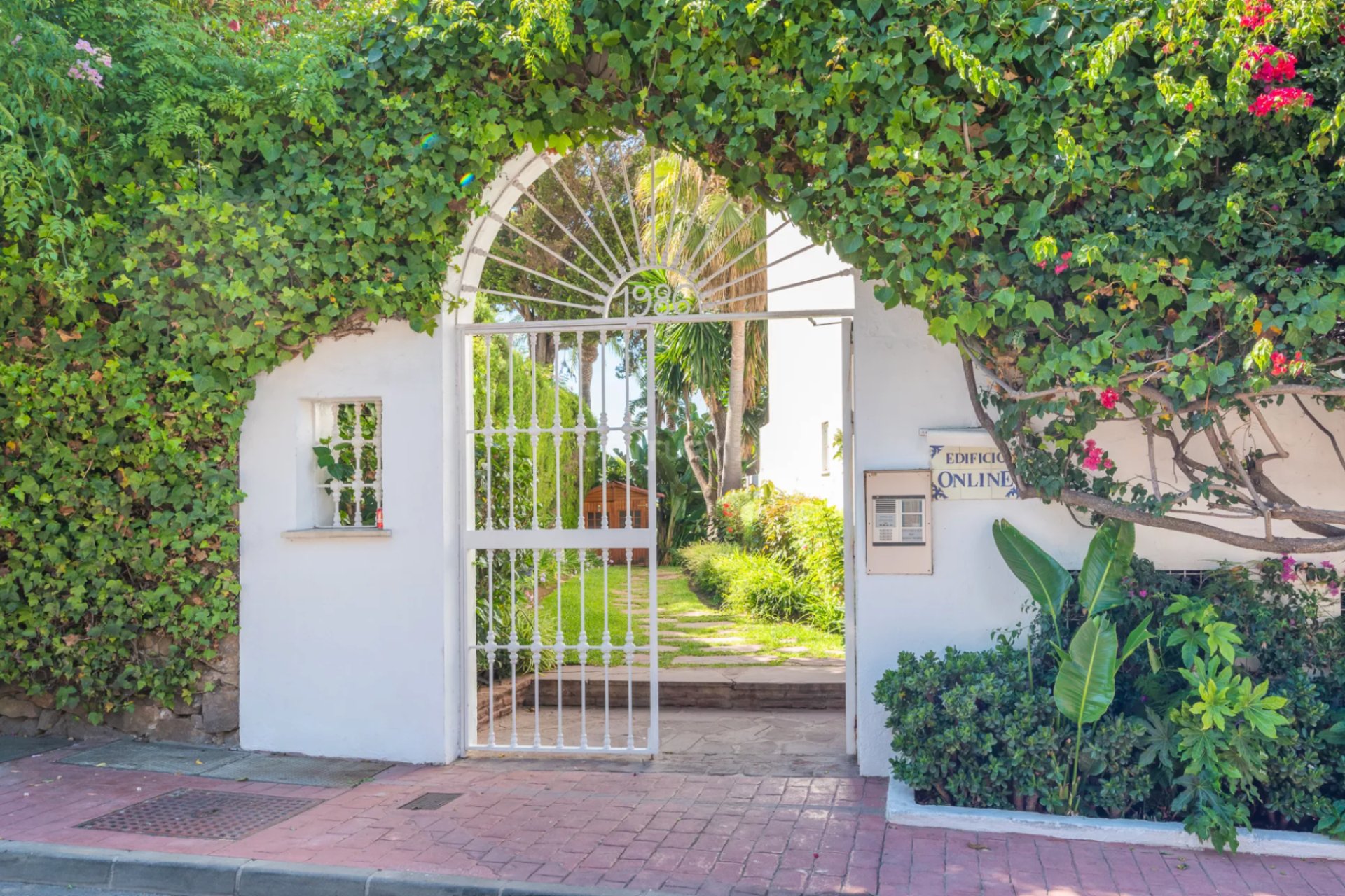 Resale - Townhouse / Duplex / Corner - Marbella - Puerto Banús