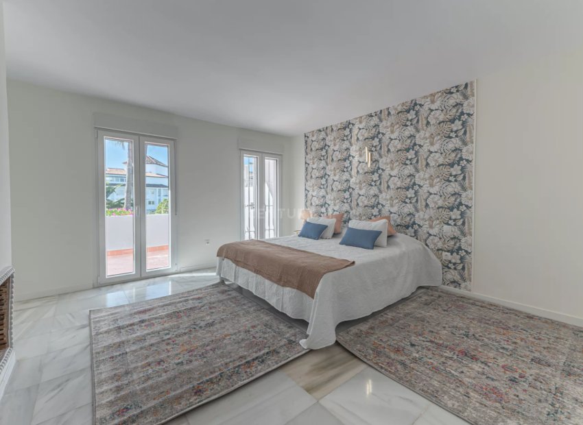 Resale - Townhouse / Duplex / Corner - Marbella - Puerto Banús