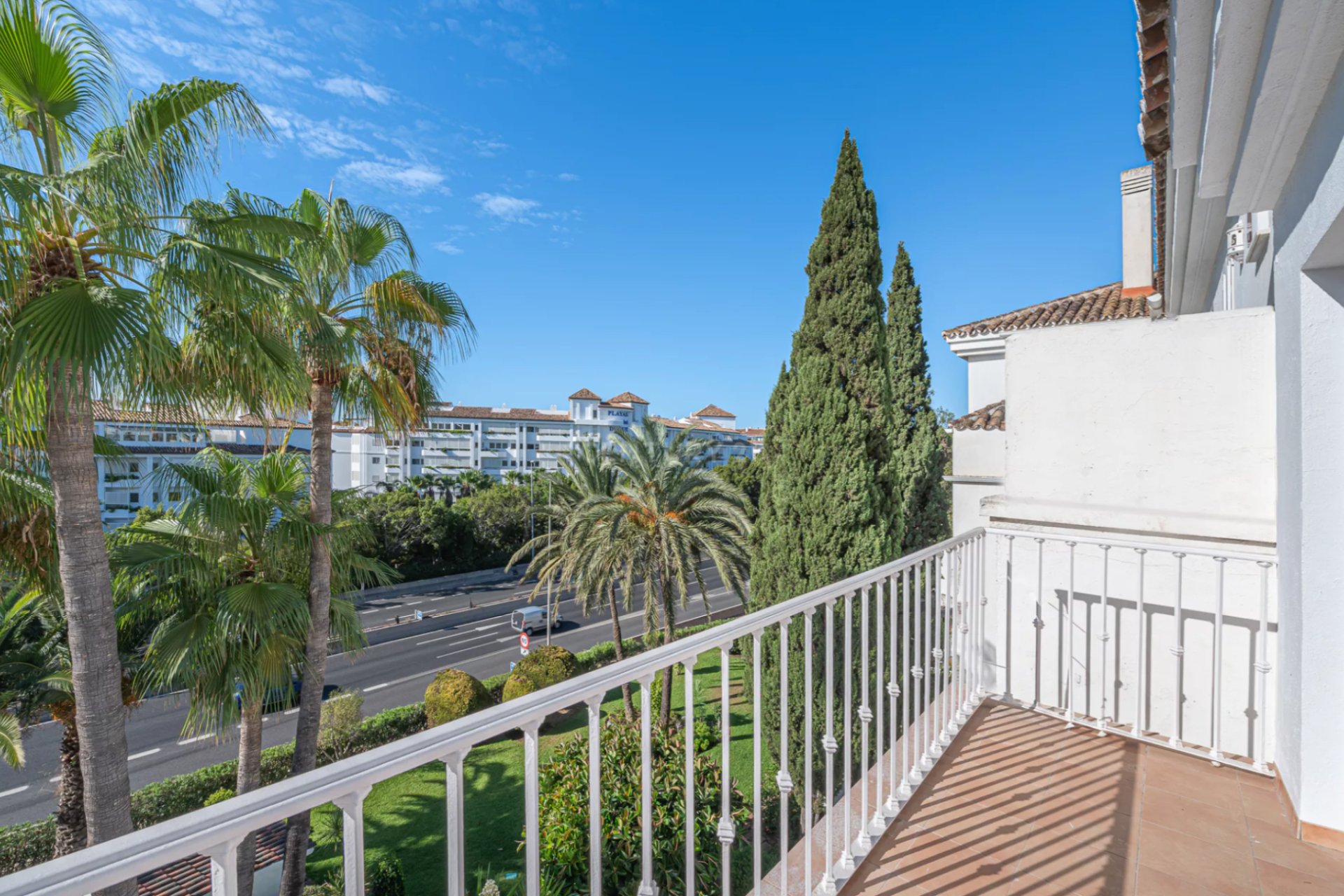 Resale - Townhouse / Duplex / Corner - Marbella - Puerto Banús