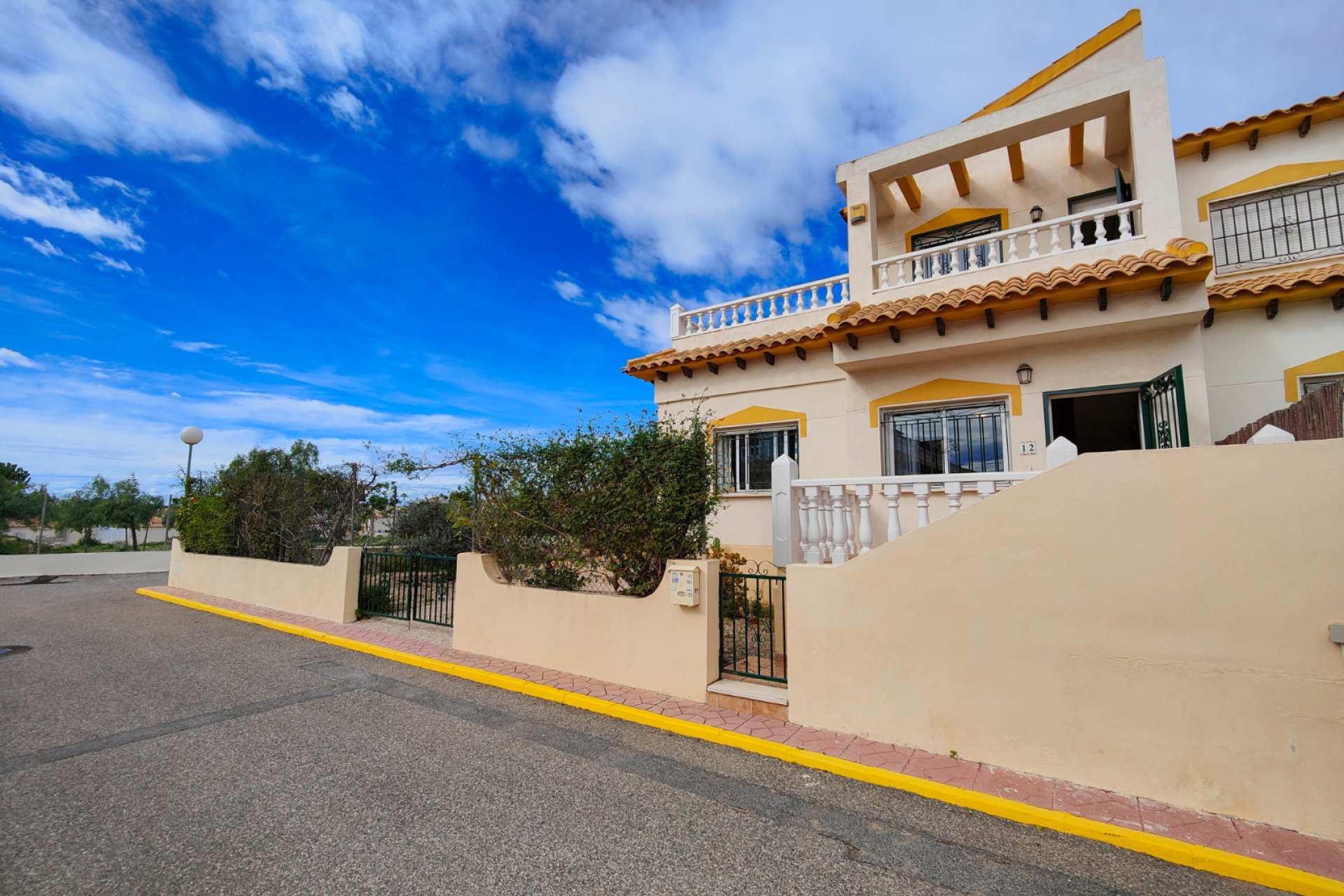 Resale - Townhouse / Duplex / Corner - Orihuela Costa - La Florida