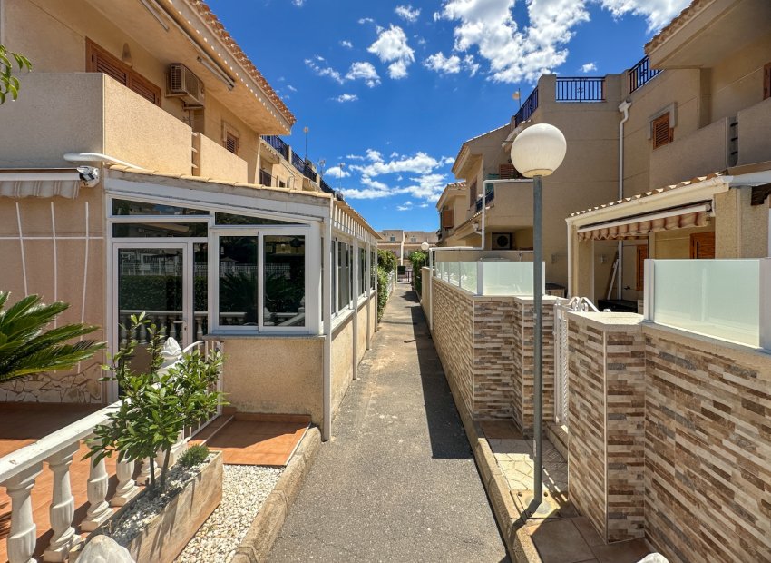 Resale - Townhouse / Duplex / Corner - Orihuela Costa - Playa Flamenca