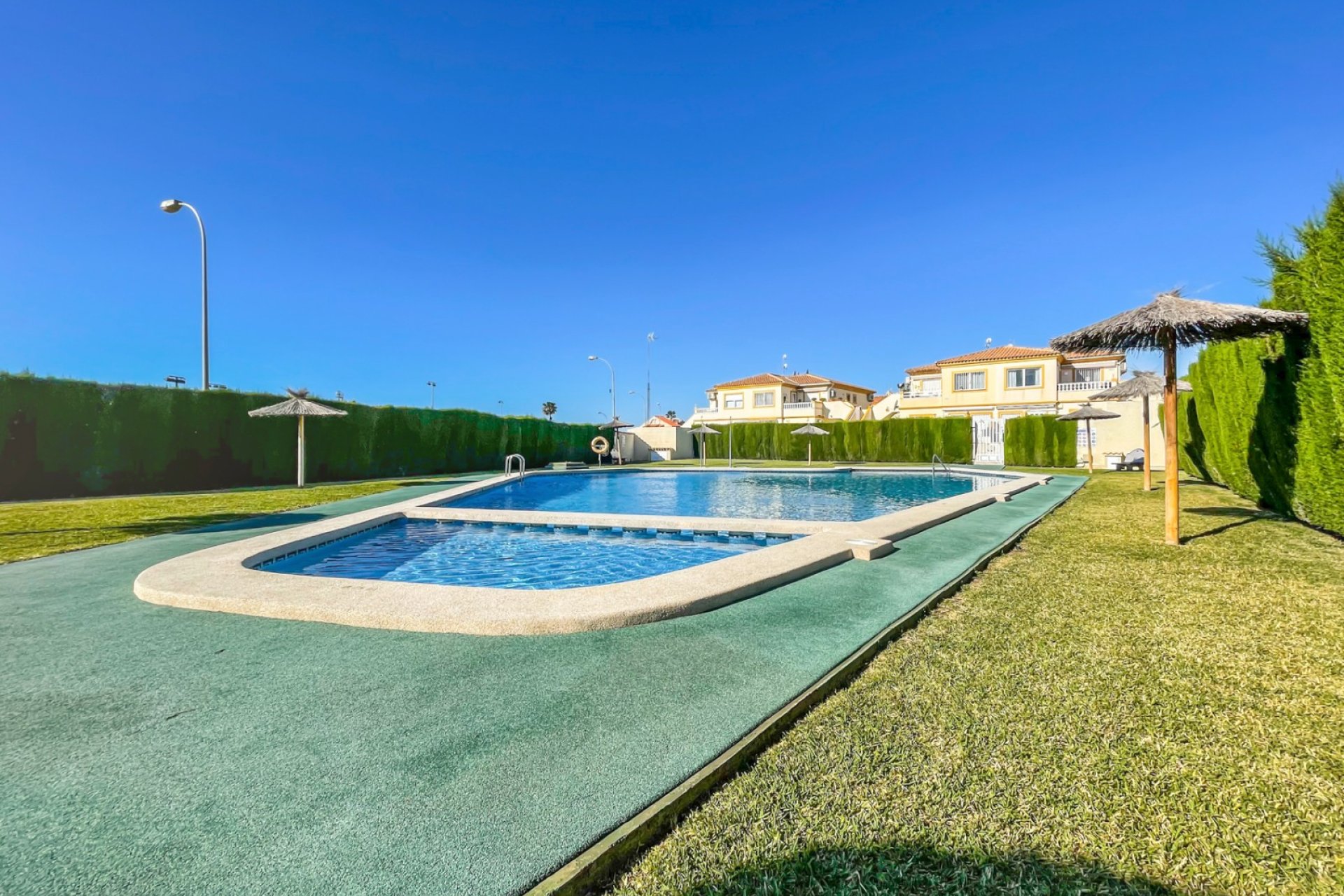Resale - Townhouse / Duplex / Corner - Orihuela Costa - Playa Flamenca