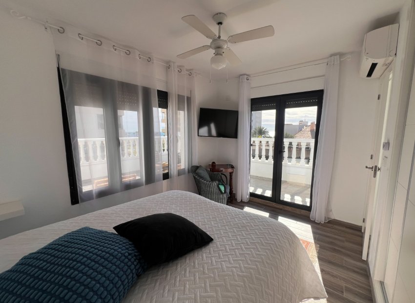 Resale - Townhouse / Duplex / Corner - Orihuela Costa - Punta Prima