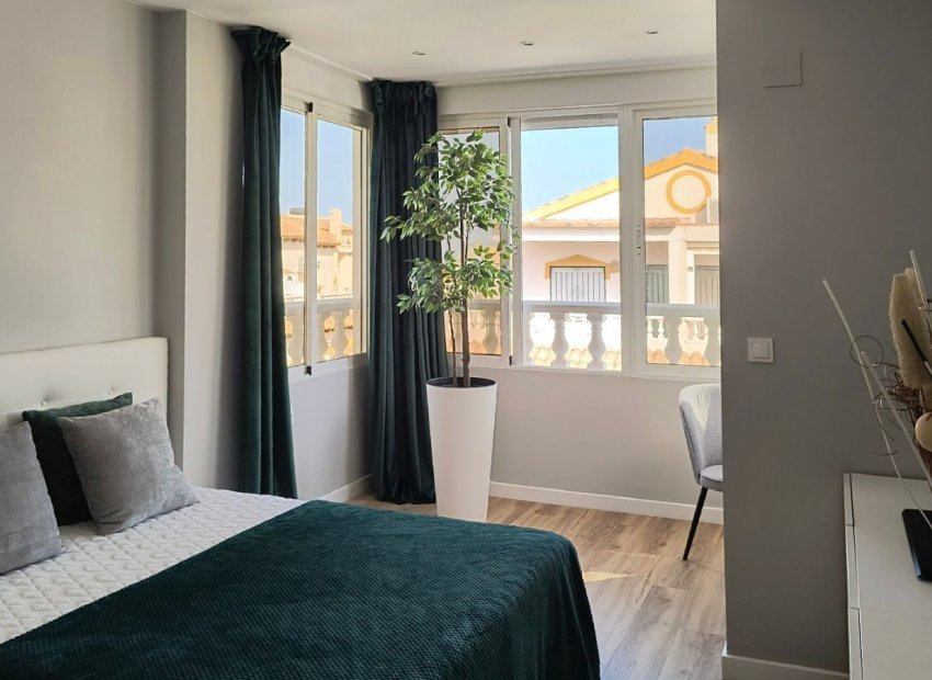 Resale - Townhouse / Duplex / Corner - Orihuela Costa - Punta Prima